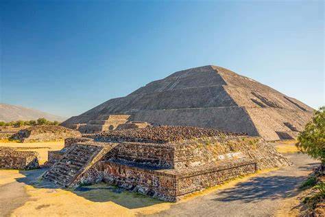 De indrukwekkende Piramide van de Zon in Teotihuacán