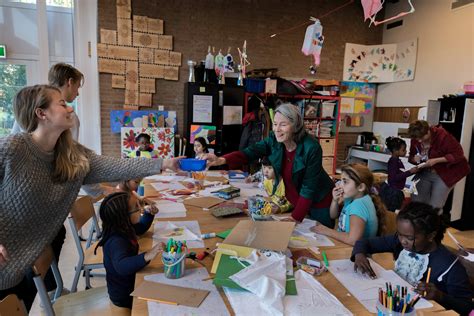 Sfeerimpressie van een creatieve activiteit binnen de dagbesteding Joannes Zwijsen