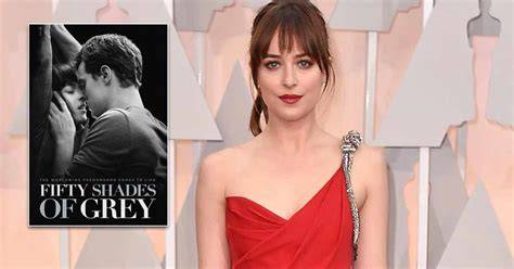 Een collage van beelden uit Fifty Shades of Grey, met Dakota Johnson als Anastasia Steele en Jamie Dornan als Christian Grey.