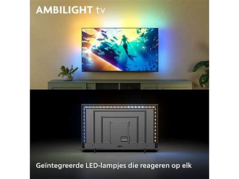 Illustratie van een ultraslanke Philips TV met Ambilight dat op de muur reflecteert