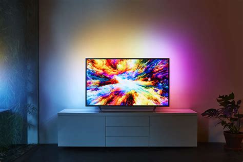 Grafische weergave van hoe Ambilight de kleuren van het scherm op de muur projecteert