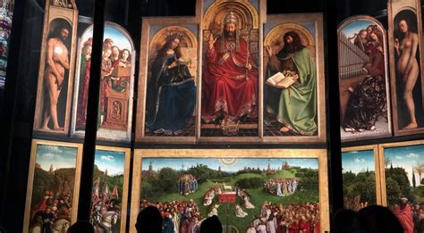 Gedetailleerde close-up van een deel van het schilderij Het Lam Gods, ter illustratie van de fijne penseelvoering en symboliek.