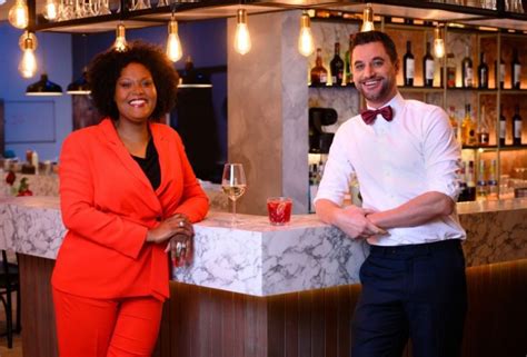 Een restaurantsetting zoals in First Dates