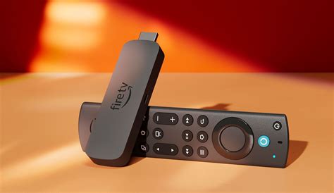 Illustratie van een Amazon Fire TV Stick met daarop de interface van een Duitse streamingdienst.