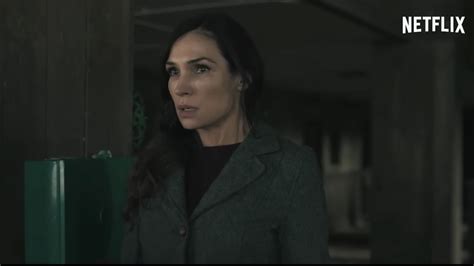 Famke Janssen in een dramatische scène uit de film 