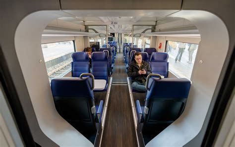 Foto van de eerste klas interieur van een NS Intercity trein
