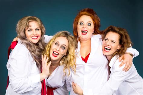 Illustratie van de vier meiden van LOS Muziektheater in een komische situatie