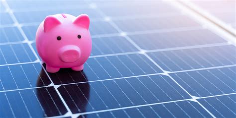 Infographic die het verschil toont tussen de huidige salderingsregeling en de situatie na 2027, met vermelding van de afschaffing van de salderingsregeling en de introductie van terugleverkosten.