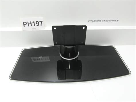 Detailfoto van de slanke randen en de metalen voet van de Philips TV.