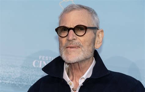 een collage van foto's van de hoofdrolspelers Tchéky Karyo en Tom Hollander